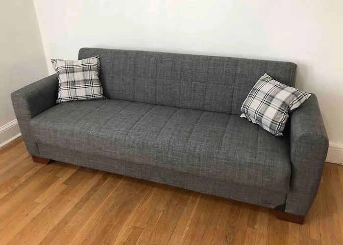 Spacious 2 Bedroom Apartment With 1 Bathroom And Private Street Entrance