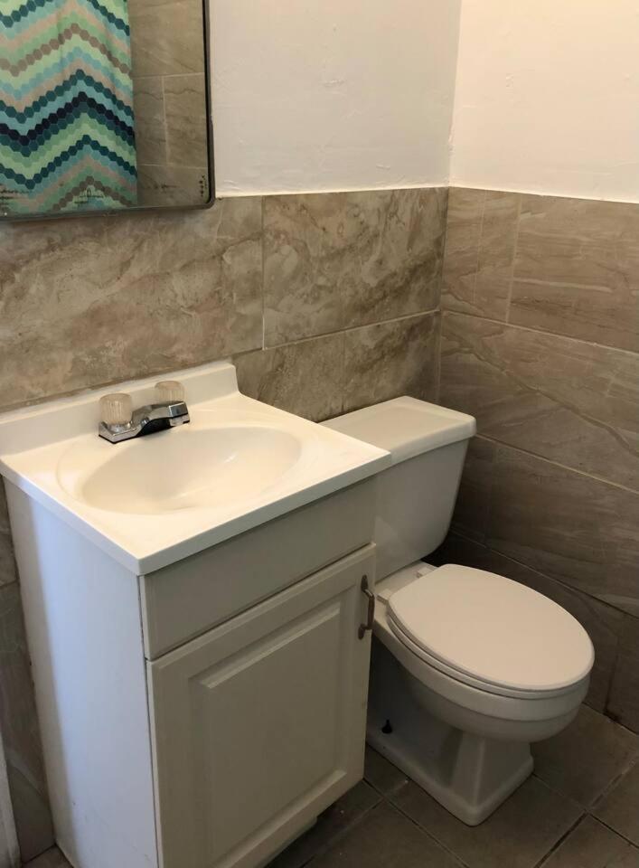 Appartement Spacious 2 Bedroom With 1 Bathroom And Private Street Entrance
