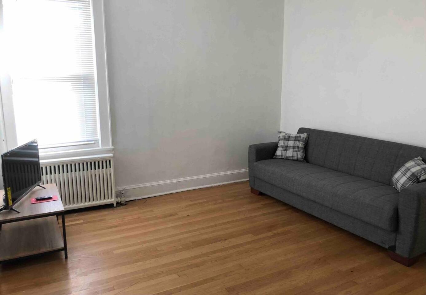 Spacious 2 Bedroom With 1 Bathroom And Private Street Entrance * Paterson