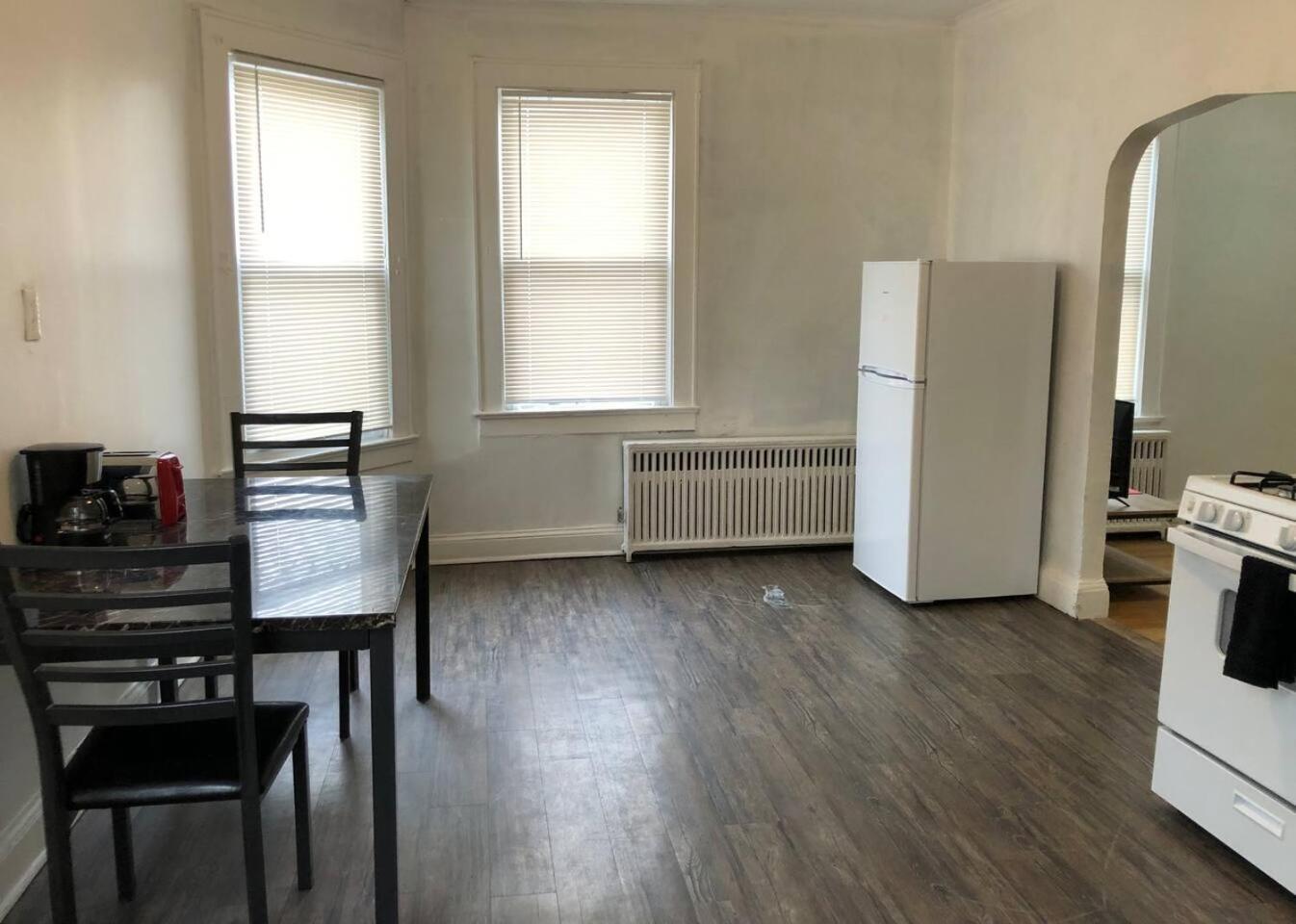 Spacious 2 Bedroom With 1 Bathroom And Private Street Entrance