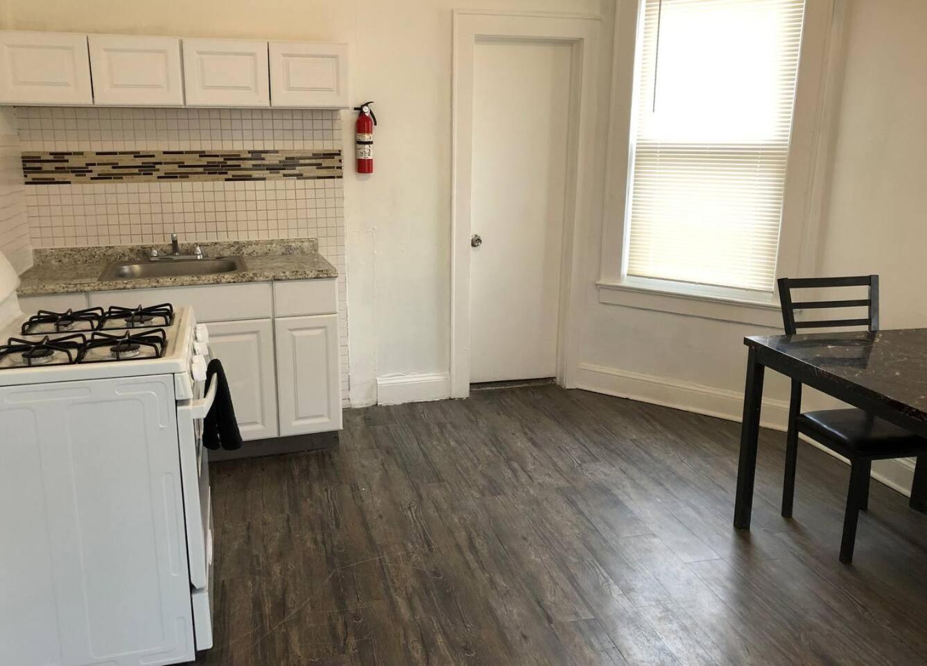 Spacious 2 Bedroom With 1 Bathroom And Private Street Entrance * Paterson